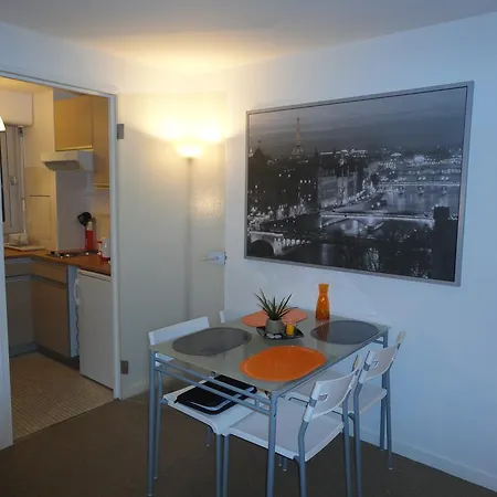 Apartment Cigalle Paris